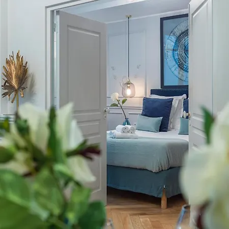 The Blue Pearl Parigi